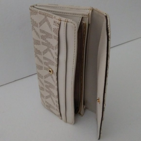 Michael Kors Jet Set Travel Large Trifold Leather/PVC Wallet - Picture 12 of 13